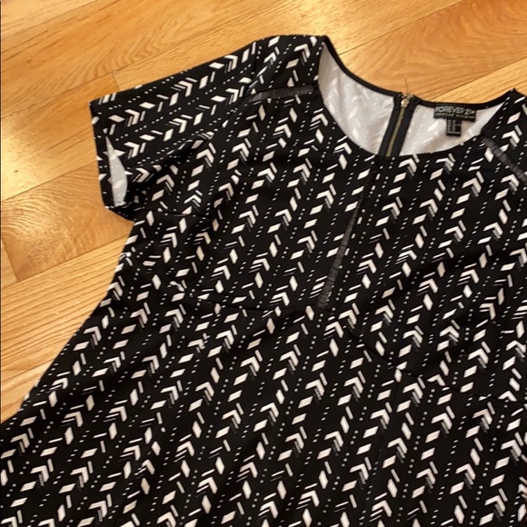 Forever 21+ fit and flare dress - Picture 4 of 8